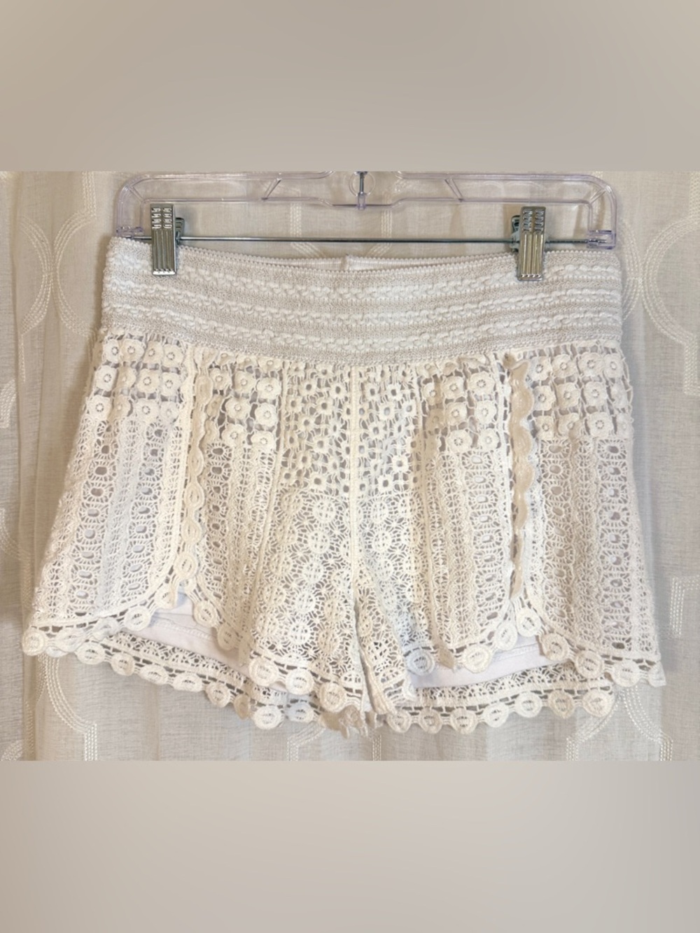 Rewind Ivory Lace Boho Shorts Size Large | Crochet Eyelet Trim | Elastic Waist